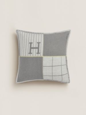 エルメス クッション　アヴァロン・カブリオル クッション　42*42 クッション 《アヴァロン・カブリオル》 | Hermès - エルメス-公式サイト